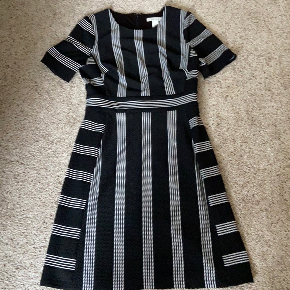 Very Stunning WHBM short sleeve dress